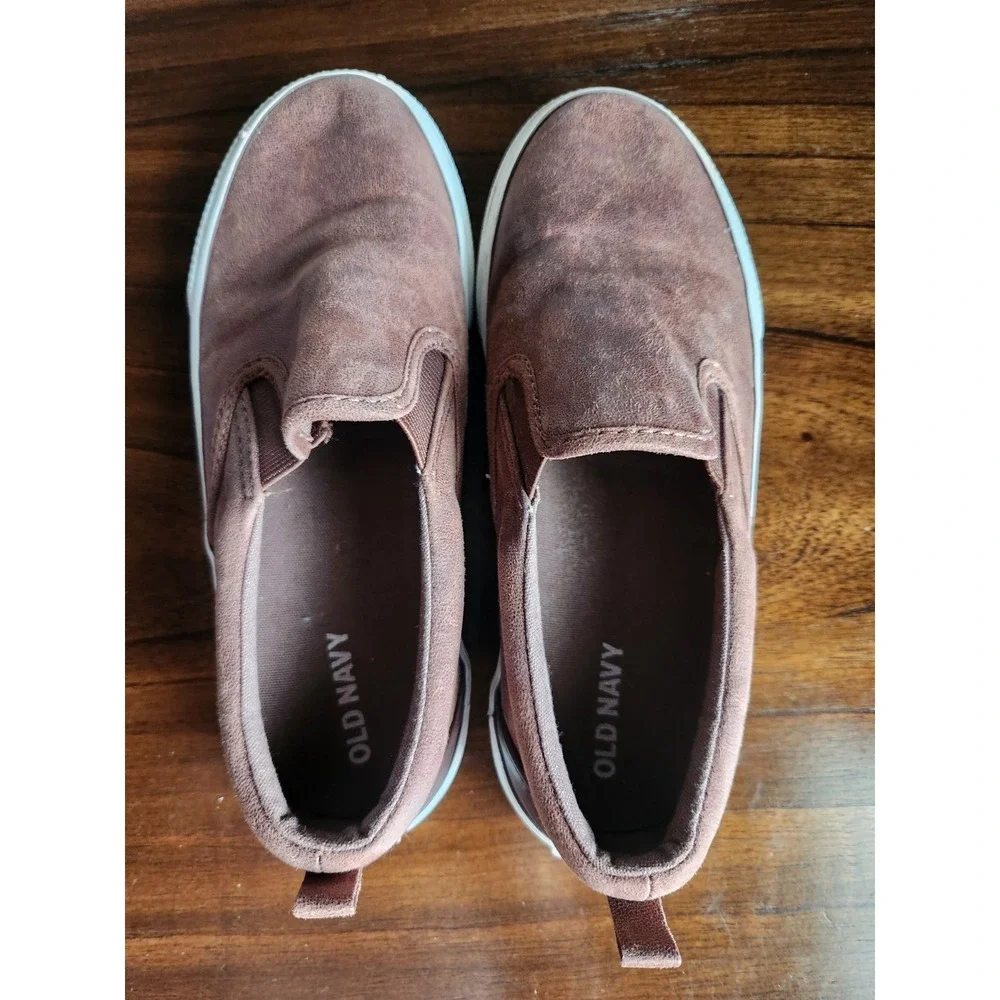 Old Navy Boys Brown Faux Leather Slip-On Sneakers. Big Boys size 2. Grade School